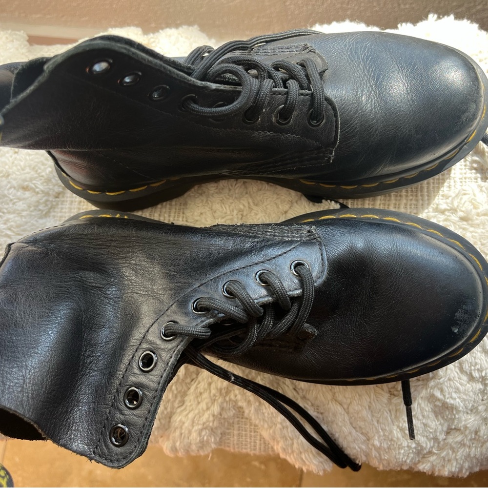 1460 Women’s Pascal Dr. Martens